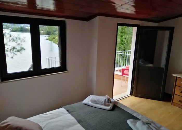 Casa Do Avo Xico - House - 10pax ג'רס